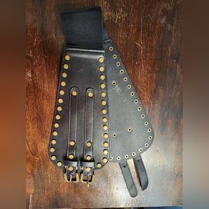 Studded stretchy belt